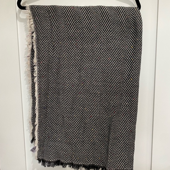 Old Navy Scarf - Picture 3 of 3